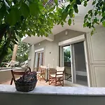 Appartement Ilisia Neapoli 1 *